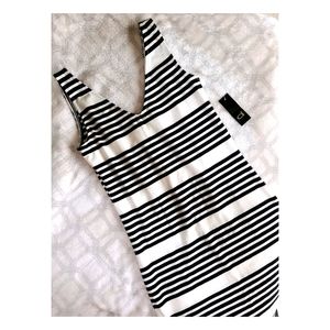 (NEW)DYNAMITE Deep V Basic Knit Dress